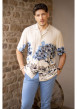 Thumbnail Chemise beige avec paysage imprimé à coupe droite avec un col cubain - Image 7
