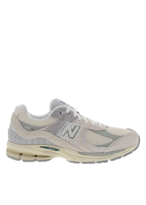 Baskets multisport écrues à talon plat avec des empiècements nubuck