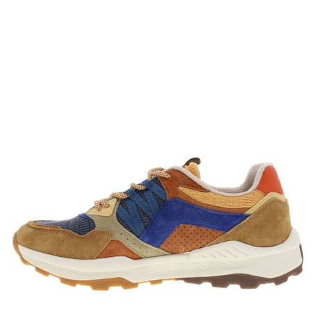 Baskets running orange et bleues avec un talon...