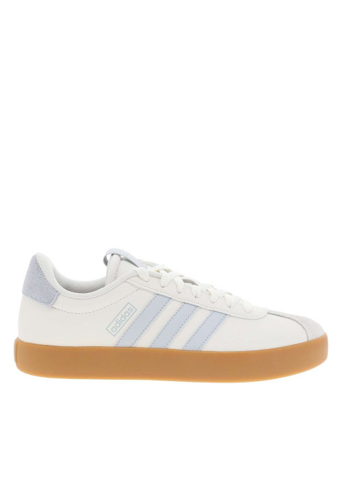 Baskets blanches à talon plat avec des lacets et des bandes bleues