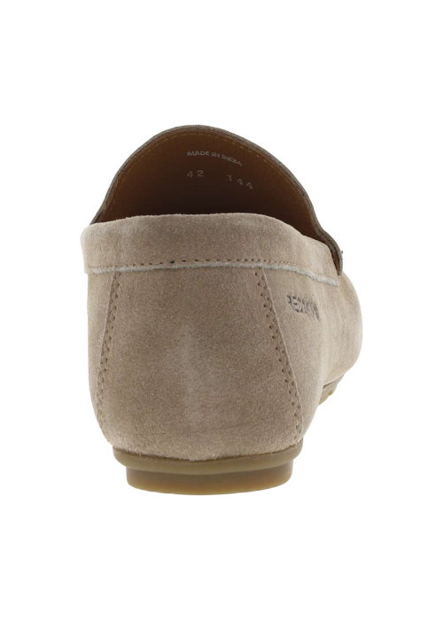 Mocassins taupe en cuir nubuck avec logo embossé et semelle beige - Image 10
