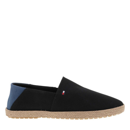 Espadrilles noires avec un à talon plat et...