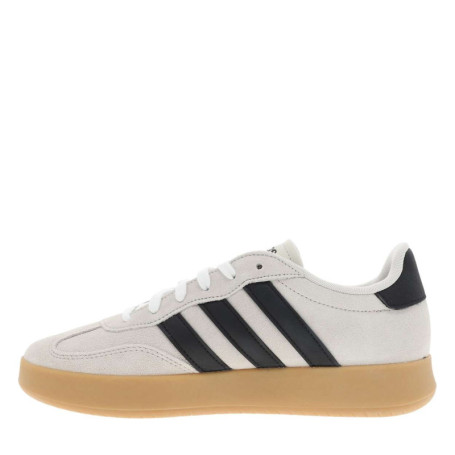 Baskets tennis beiges en cuir avec un talon...