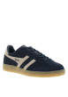 Thumbnail Tennis bleu marine en cuir nubuck avec un talon plat et des lacets - Image 3