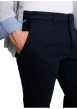 Thumbnail Pantalon chino en coton marine à coupe droite pourvu de poches - Image 4