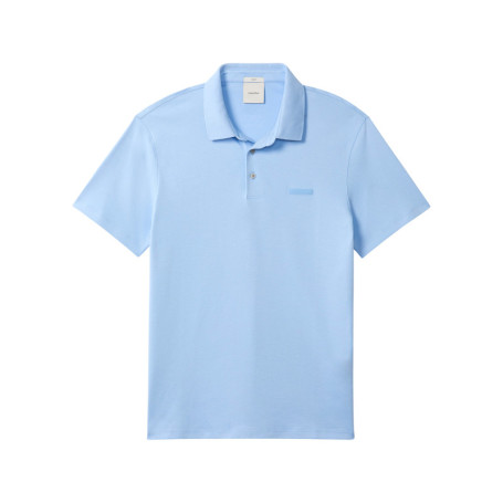 Polo en coton ciel uni avec une coupe droite et...