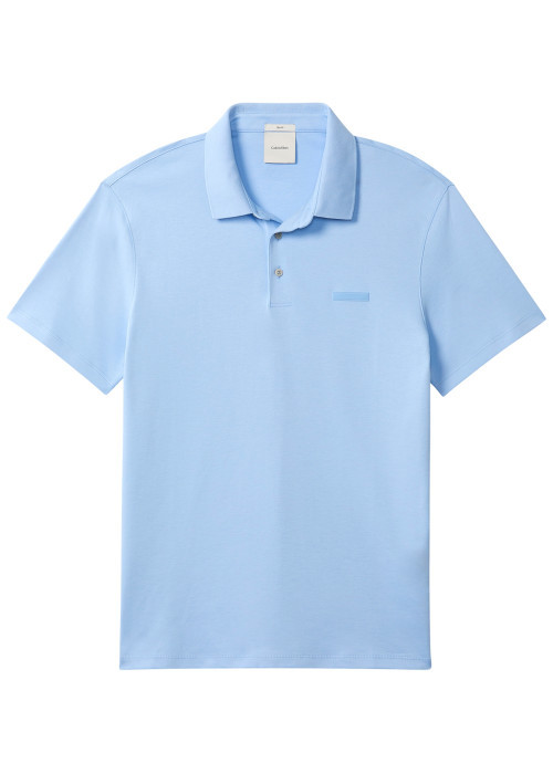 Polo en coton ciel uni avec une coupe droite et...
