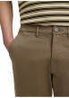 Thumbnail Pantalon chino en coton biologique brun à coupe slim pourvu de passants - Image 4