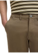 Thumbnail Pantalon chino en coton biologique brun à coupe slim pourvu de passants - Image 4