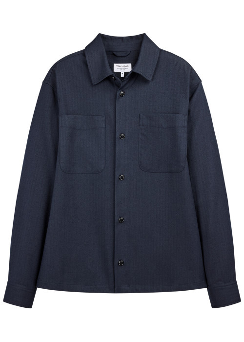 Chemise marine unie avec une coupe droite et un...