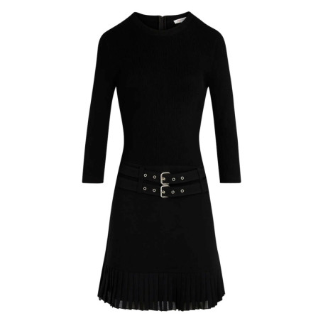 Robe courte noire à coupe ajustée pourvue d'une...