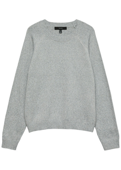 Pull gris clair uni pourvu d'une coupe large et des manches longues