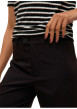 Thumbnail Pantalon noir uni avec une coupe flare muni d'un zip et d'un bouton - Image 6
