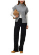 Thumbnail Gilet gris uni pourvu d'une coupe droite et de manches courtes - Image 2