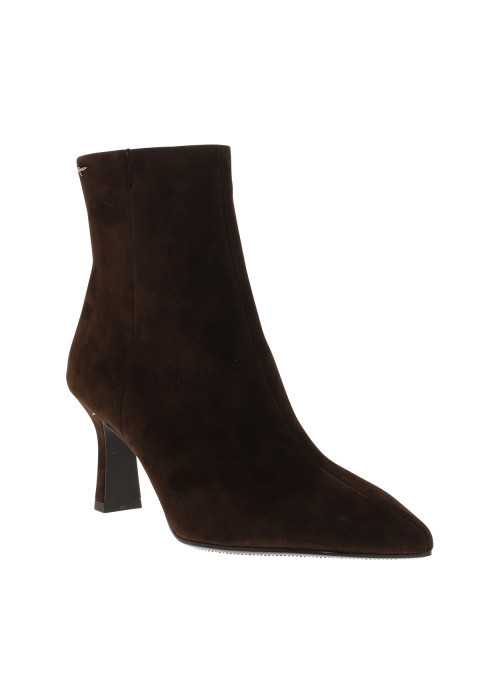 Boots en cuir chocolat avec un talon décroché...