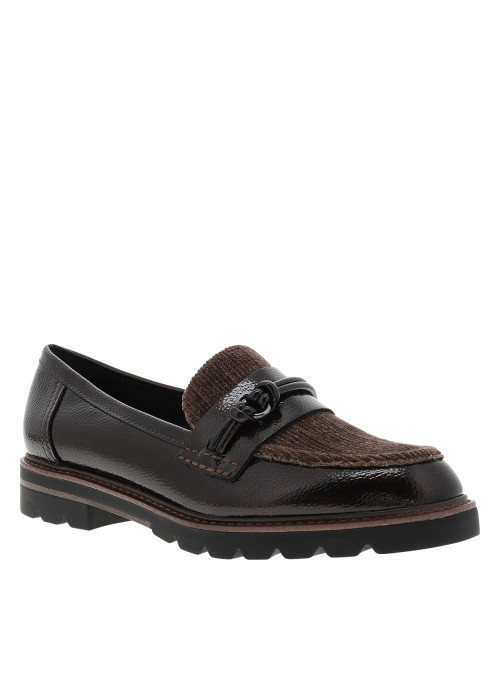 Mocassins chocolat à semelle plate avec un empiècement verni sur le pourtour