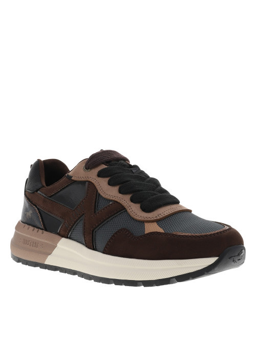 Baskets running brunes avec un talon plat et...