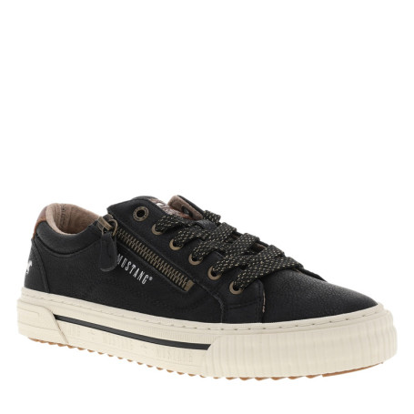 Tennis noires à talon plat avec des lacets...
