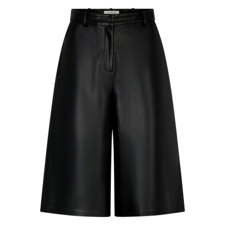 Short chino noir uni avec une coupe large muni...