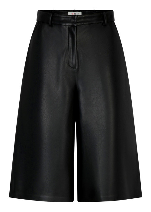 Short chino noir uni avec une coupe large muni...