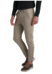 Thumbnail Pantalon chino en coton beige uni avec une coupe slim et des ourlets - Image 4