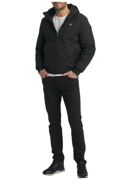 Blouson chaud noir uni pourvu d'une coupe...
