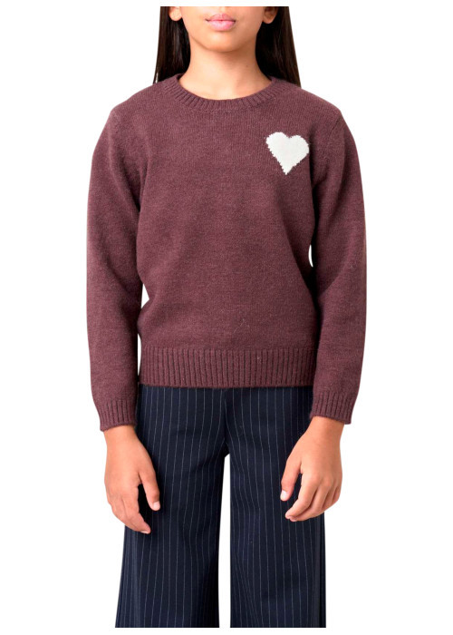 Pull chocolat uni en maille fine avec un cœur...