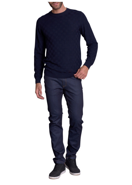 Pull nuit uni avec une coupe droite à col rond...