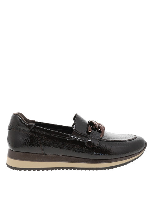 Mocassins vernis café à talon plat, pourvus de...