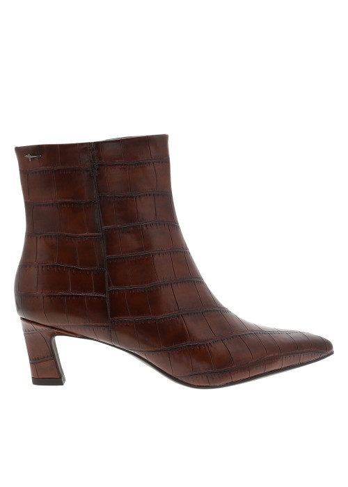 Boots marron à talon décroché bas avec un...