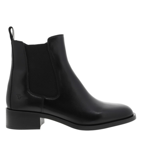 Boots en cuir noir à un talon décroché bas...