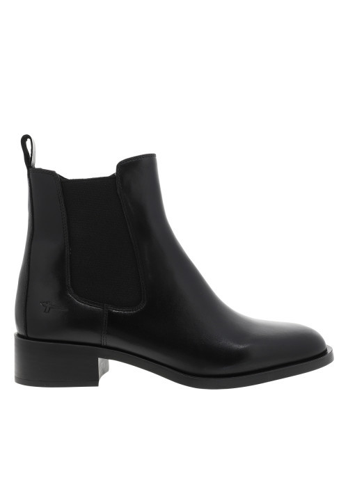 Boots en cuir noir à un talon décroché bas munies d'un zip latéral