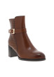 Thumbnail Boots en cuir cognac à talon décroché haut munies d'une boucle dorée - Image 2