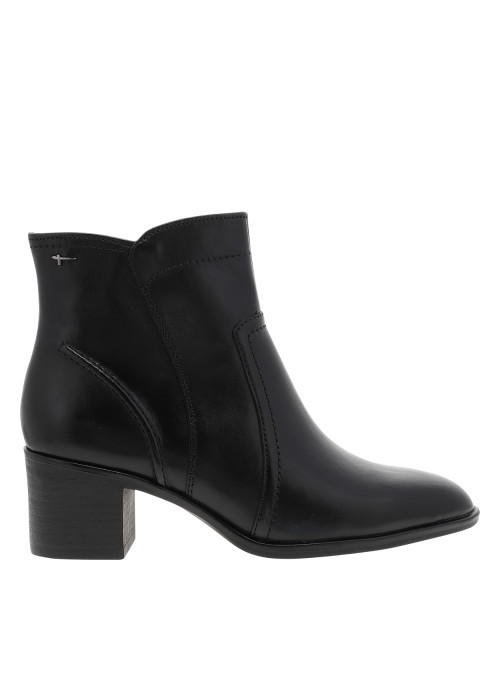 Boots en cuir noires avec un talon décroché...