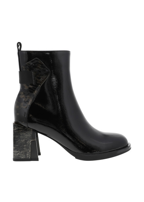 Boots en cuir noir vernies à talon décroché...