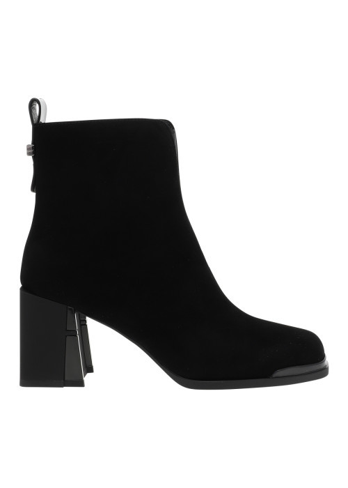 Boots en cuir noir à talon décroché haut dotées d'un zip latéral