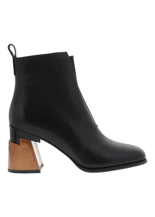 Boots en cuir noir à talon décroché haut dotées...