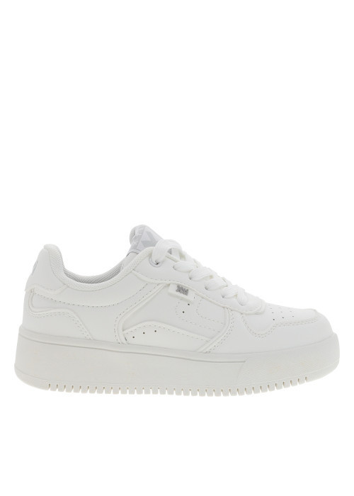 Tennis blanches à talon plat munies d'empiècements et de lacets