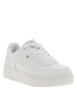 Thumbnail Tennis blanches à talon plat munies d'empiècements et de lacets - Image 2