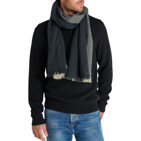 Écharpe marine en maille épaisse pourvue de...