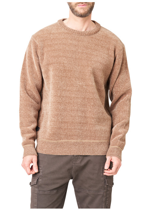 Pull beige uni avec une coupe droite et des manches longues