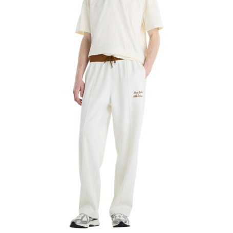 Pantalon jogging blanc avec une coupe droite et...
