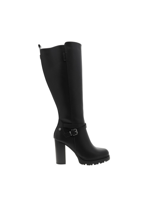 Bottes hautes noires à talon décroché haut agrémenté d'une boucle métallique
