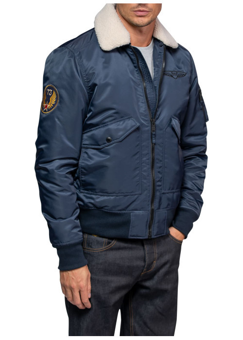 Blouson bleu marine pourvu d'un col à revers en...