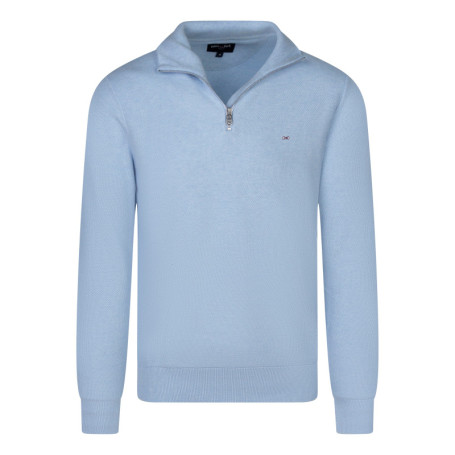 Pull en coton bleu clair avec une coupe droite...