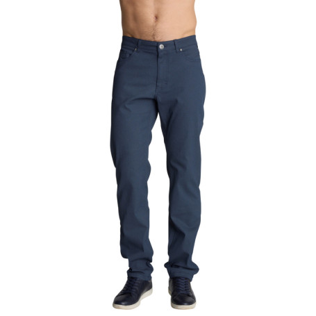 Pantalon à cinq poches pourvu d'une coupe...
