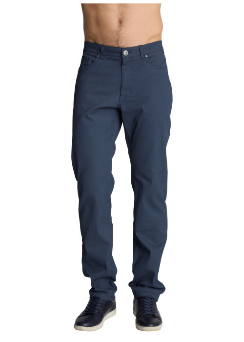 Pantalon à cinq poches pourvu d'une coupe...