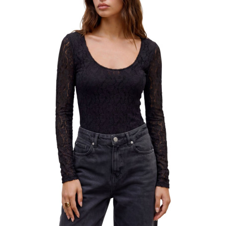 T-shirt noir à manches longues pourvu d'un col...