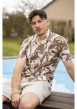 Thumbnail Chemise beige imprimé avec un col français et à manches courtes