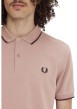Thumbnail Polo en coton rose uni avec un col à deux boutons roses et une coupe droite - Image 3